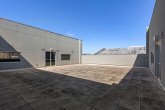 22-11 38th Ave, Long Island City, NY à louer Photo intérieure– Image 2 sur 6