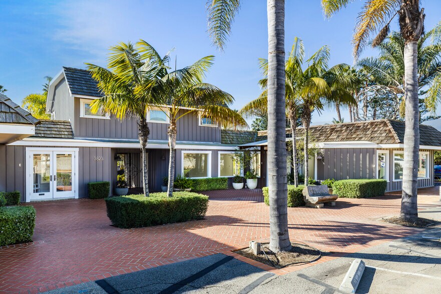 3823 Santa Claus Ln, Carpinteria, CA à vendre - Photo de l’immeuble – Image 2 sur 14