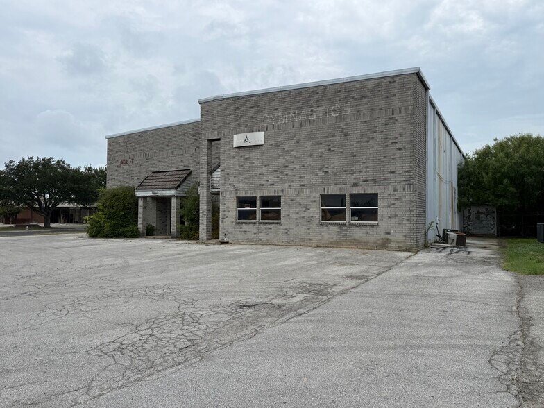 7927 Mainland Dr, San Antonio, TX à vendre - Photo de l’immeuble – Image 3 sur 12