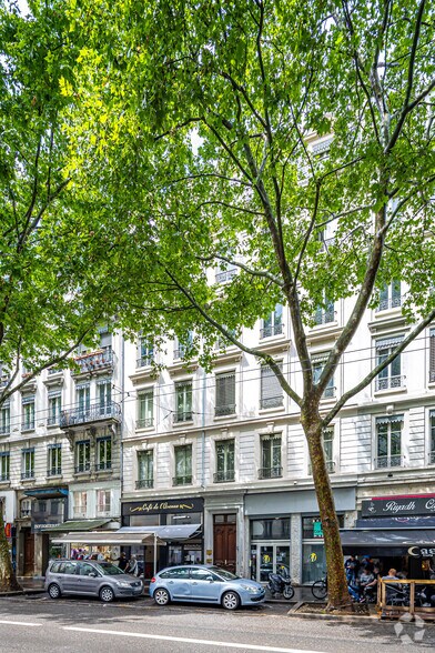 Immeuble residentiel dans Lyon à vendre - Photo principale – Image 1 sur 1