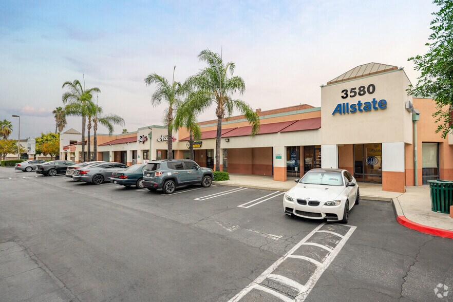 Santa Anita, El Monte, CA à louer - Photo de l’immeuble – Image 3 sur 5