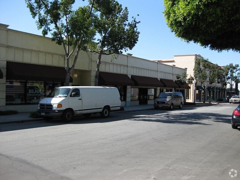 108-118 E Amerige Ave, Fullerton, CA à louer - Photo de l’immeuble – Image 3 sur 7