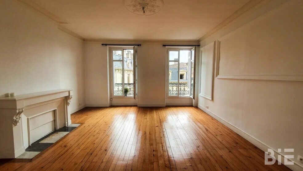 Bureau dans Bordeaux à louer - Photo de l’immeuble – Image 3 sur 11