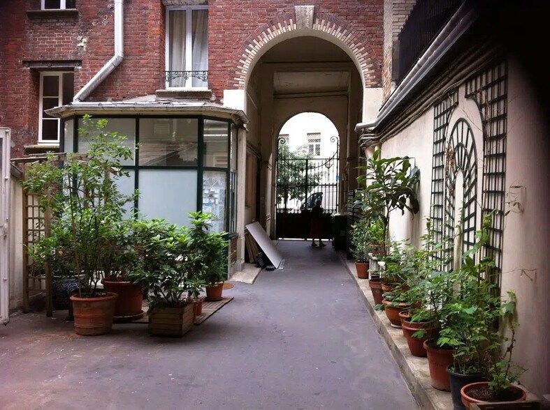 Local commercial dans Paris à vendre - Photo de l’immeuble – Image 1 sur 4
