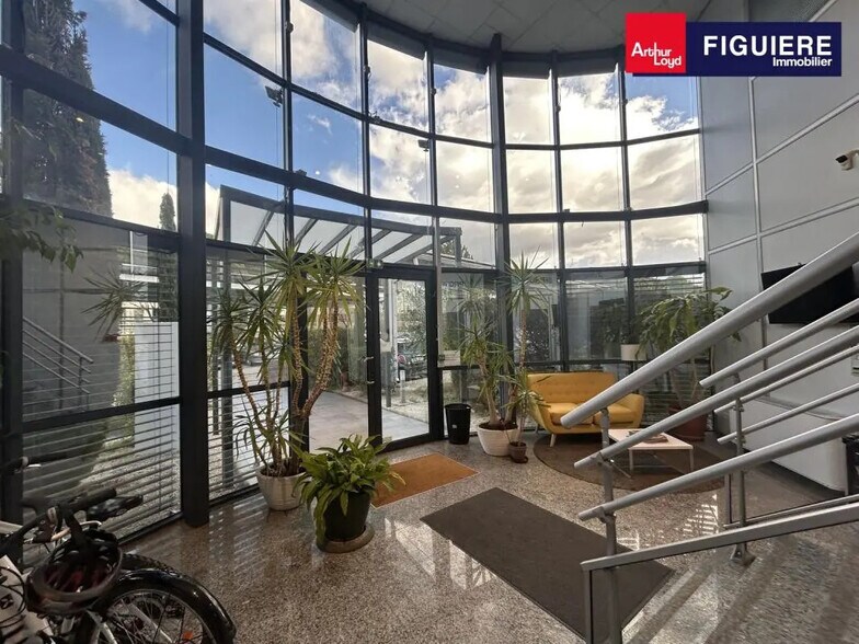 135 Avenue Victoire, Rousset à louer - Photo de l’immeuble – Image 2 sur 16