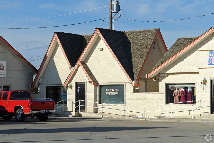 Cleveland Blvd Office/Retail Buildings portefeuille de 8 biens à vendre sur LoopNet.fr - Photo principale – Image 2 sur 7