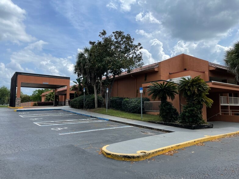 2900 SW 13th St, Gainesville, FL à vendre - Photo de l’immeuble – Image 1 sur 18
