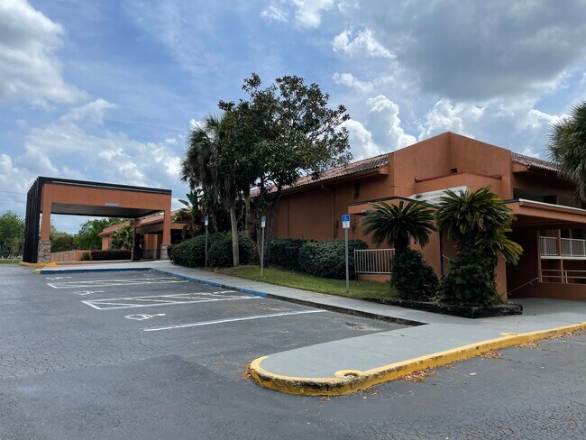 Plus de détails pour 2900 SW 13th St, Gainesville, FL - Hôtellerie à vendre