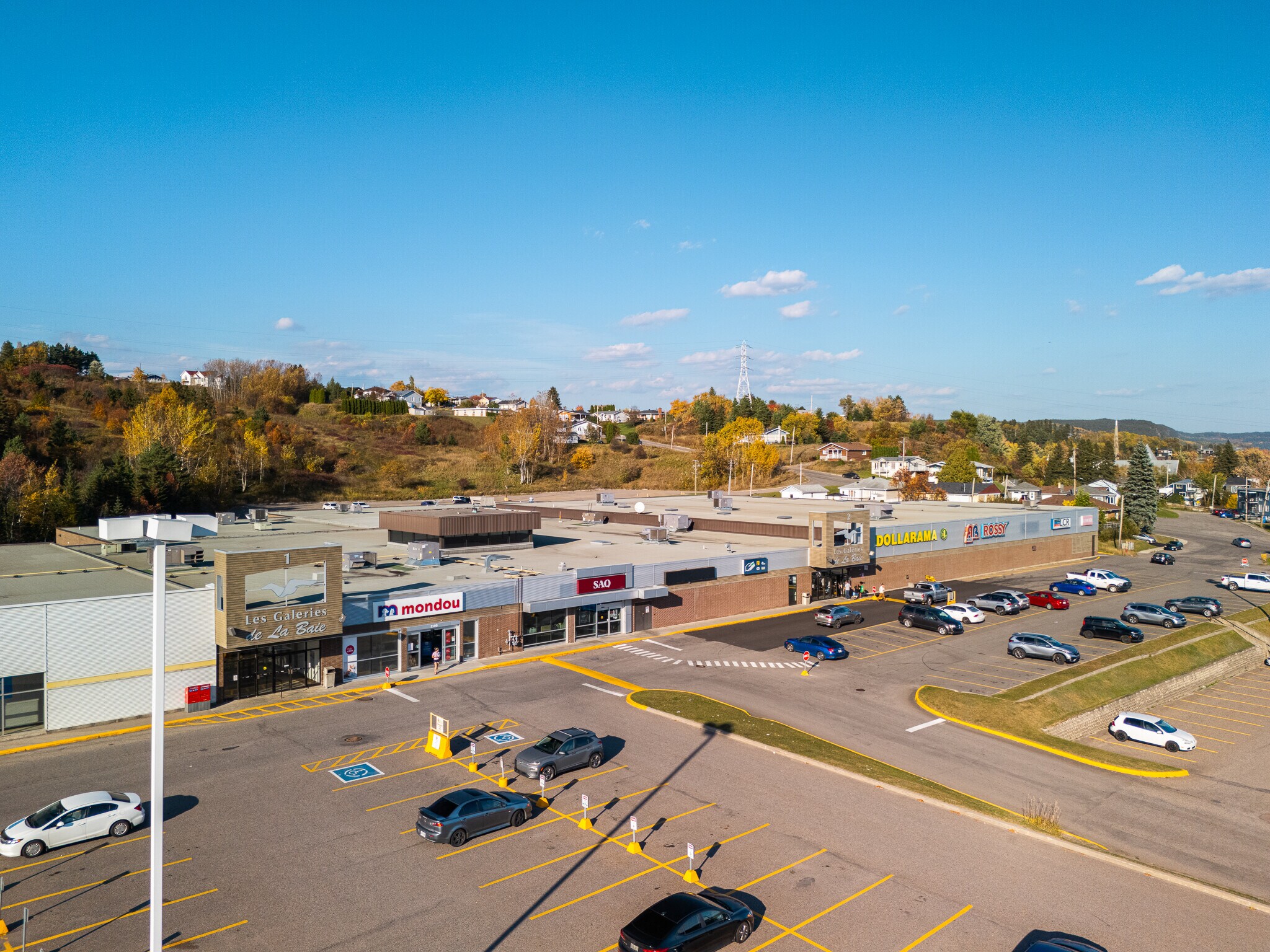 2100 Rue Bagot, La Baie, QC à louer Photo de l’immeuble– Image 1 sur 8