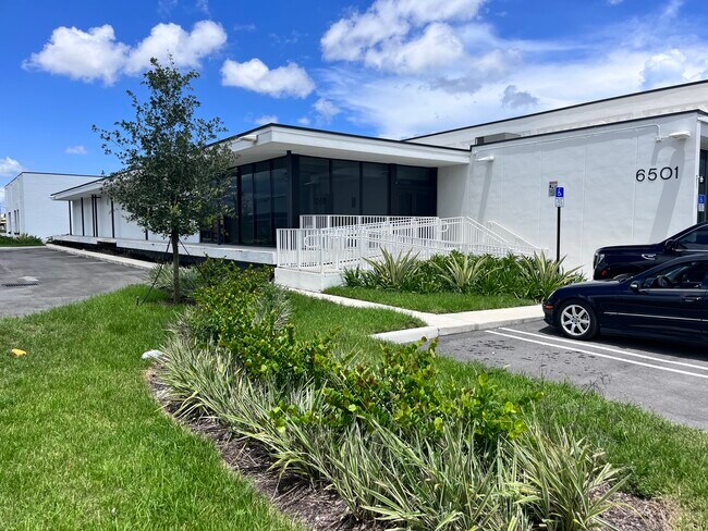 Plus de détails pour 6501 NW 37th Ave, Miami, FL - Industriel/Logistique à louer