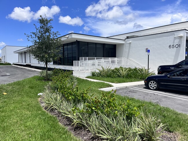 Plus de détails pour 6501 NW 37th Ave, Miami, FL - Industriel/Logistique à louer