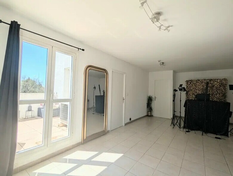 Local commercial dans Avignon à vendre - Photo de l’immeuble – Image 2 sur 3