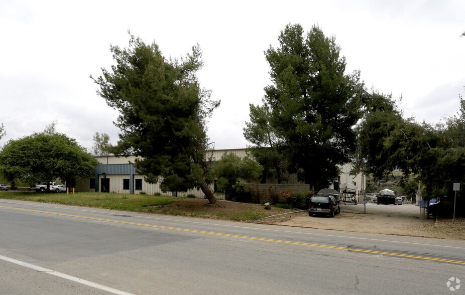 23125 Temescal Canyon Rd, Corona, CA à louer - Photo de l’immeuble – Image 3 sur 4