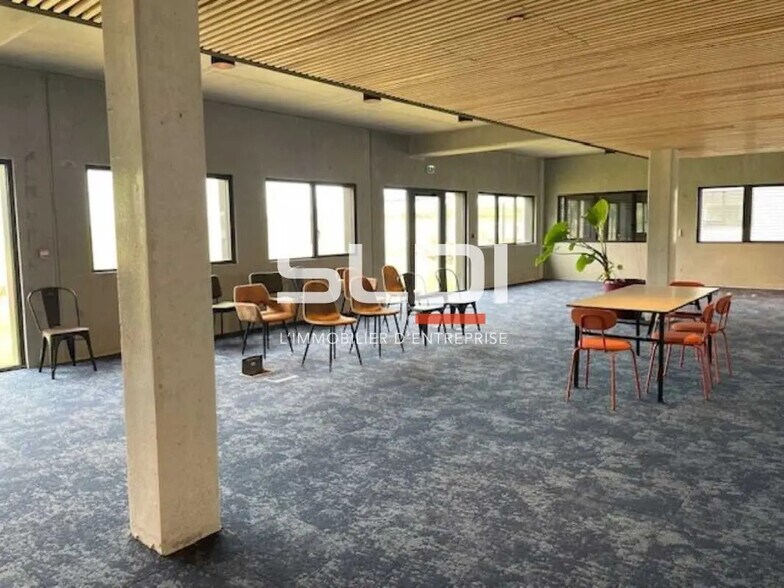 Bureau dans Rillieux-la-Pape à louer - Photo de l’immeuble – Image 2 sur 9
