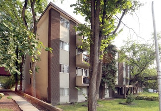 Plus de détails pour 9818 82nd Ave NW, Edmonton, AB - Logement à vendre