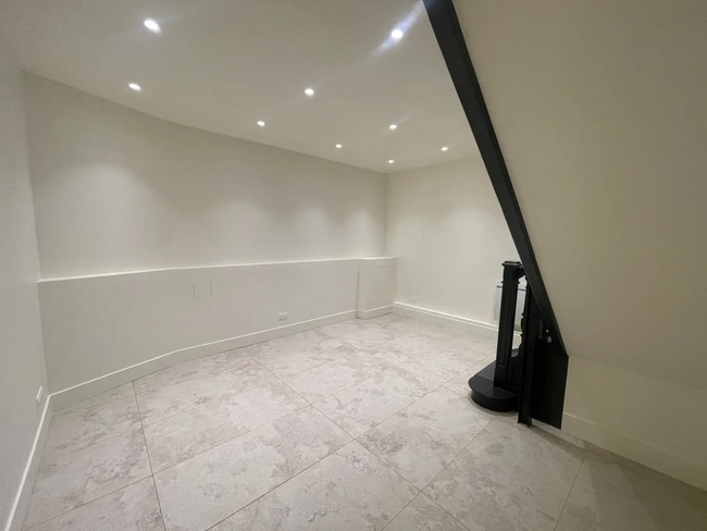 Plus de détails pour Local commercial à louer