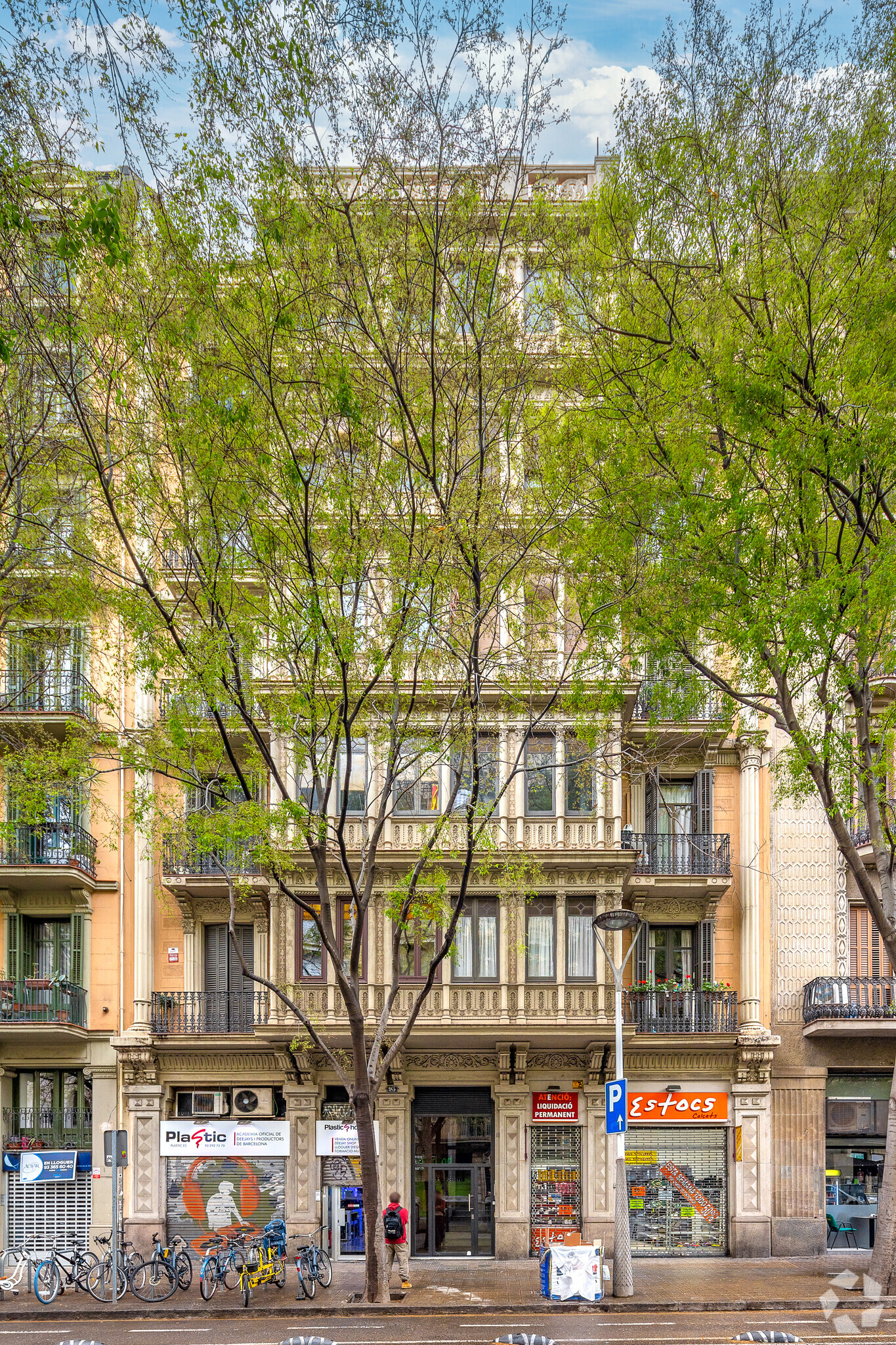 Immeuble residentiel dans Barcelone, Barcelona à vendre Photo principale– Image 1 sur 5