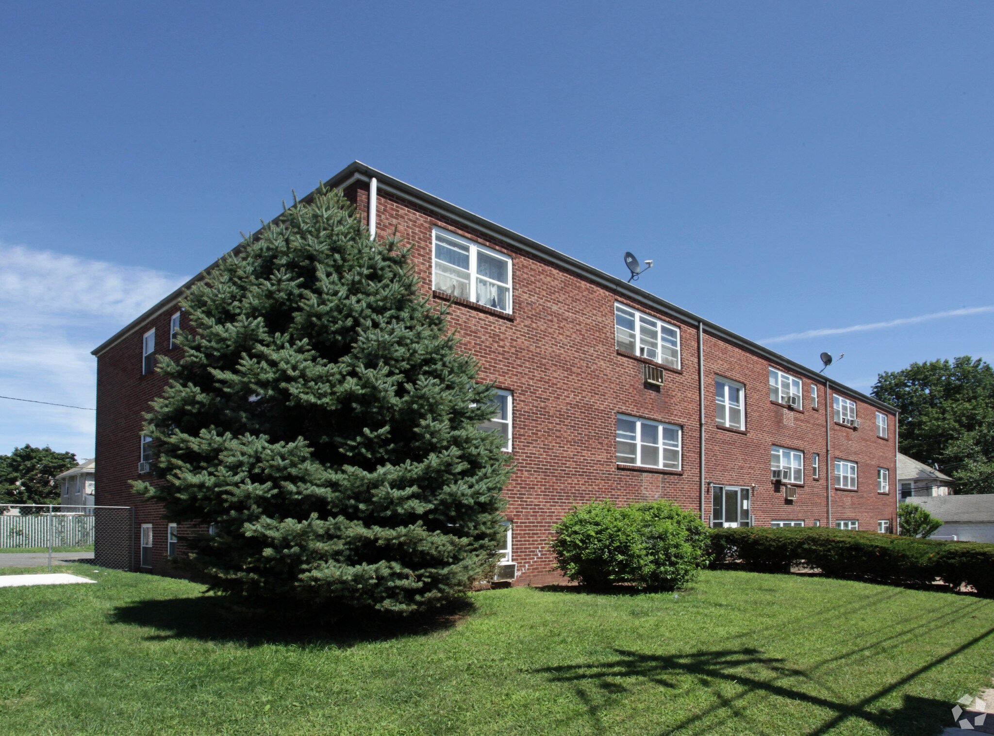 45 Quentin Ave, New Brunswick, NJ à vendre Photo principale– Image 1 sur 4