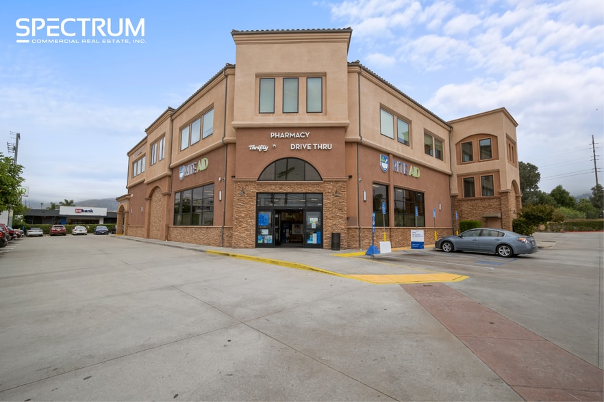 13803 Foothill Blvd, Sylmar, CA à louer - Photo de l’immeuble – Image 1 sur 14