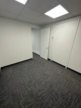 2215 Oak Industrial Dr NE, Grand Rapids, MI à louer Photo intérieure– Image 1 sur 6