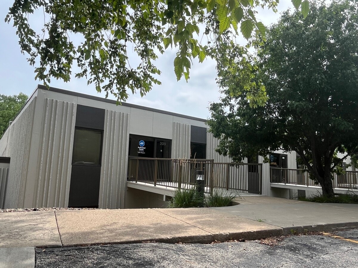 1454 30th St, West Des Moines, IA 50266 - Lot 208 -  - Photo intérieure - Image 1 of 1