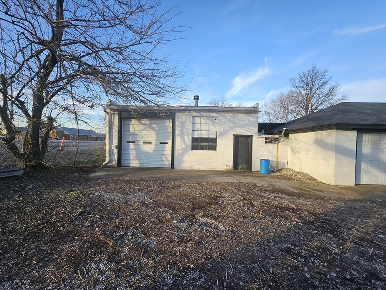 1301 E Missouri St, Evansville, IN à louer - Photo de l’immeuble – Image 3 sur 25