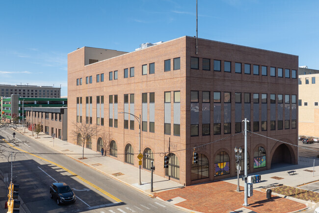 Plus de détails pour Former Law School Campus – Bureau à vendre, Lansing, MI