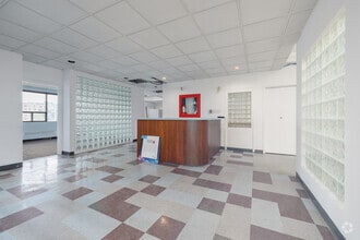 425 Rue Guy, Montréal, QC à louer Hall d’entrée– Image 2 sur 16