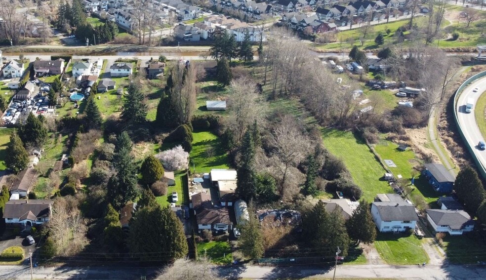 4540-4560 Thompson&4551-4571 Boundary portefeuille de 4 biens à vendre sur LoopNet.fr - Aérien – Image 3 sur 7