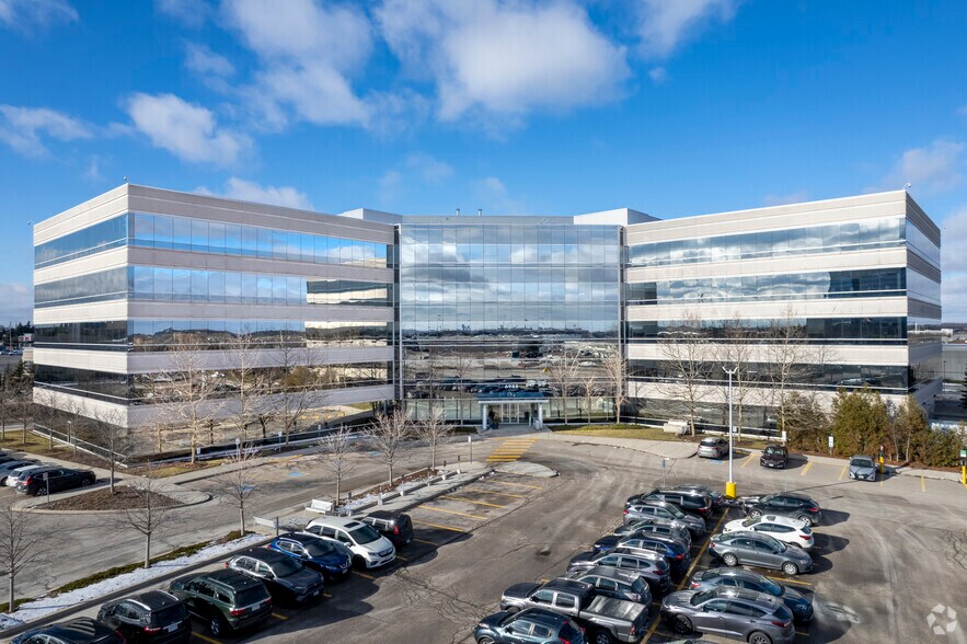 6985 Financial Dr, Mississauga, ON à louer - Photo de l’immeuble – Image 2 sur 8