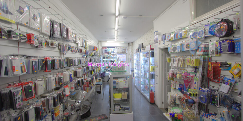 548 Barking Rd, Londres à vendre - Photo de l’immeuble – Image 3 sur 6