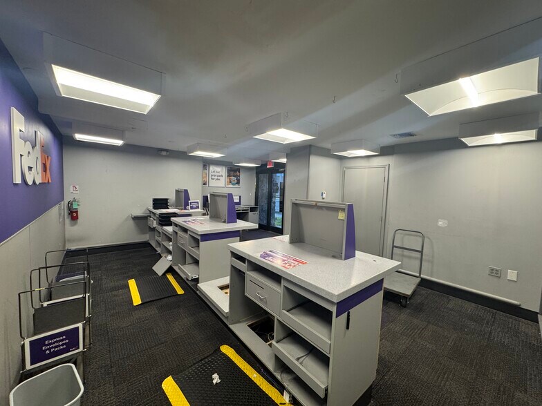 3885 Mercantile Ave, Naples, FL à vendre - Photo intérieure – Image 2 sur 7