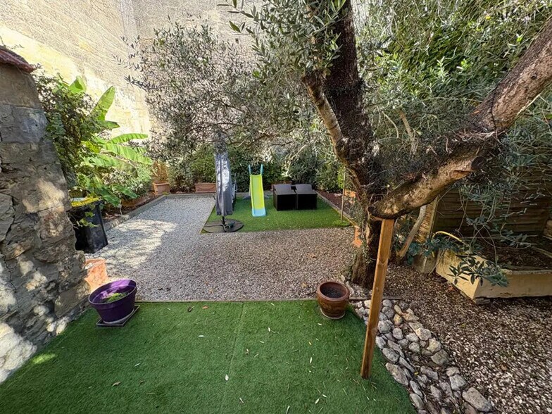 Local d'activités dans Rauzan à vendre - Photo de l’immeuble – Image 1 sur 4