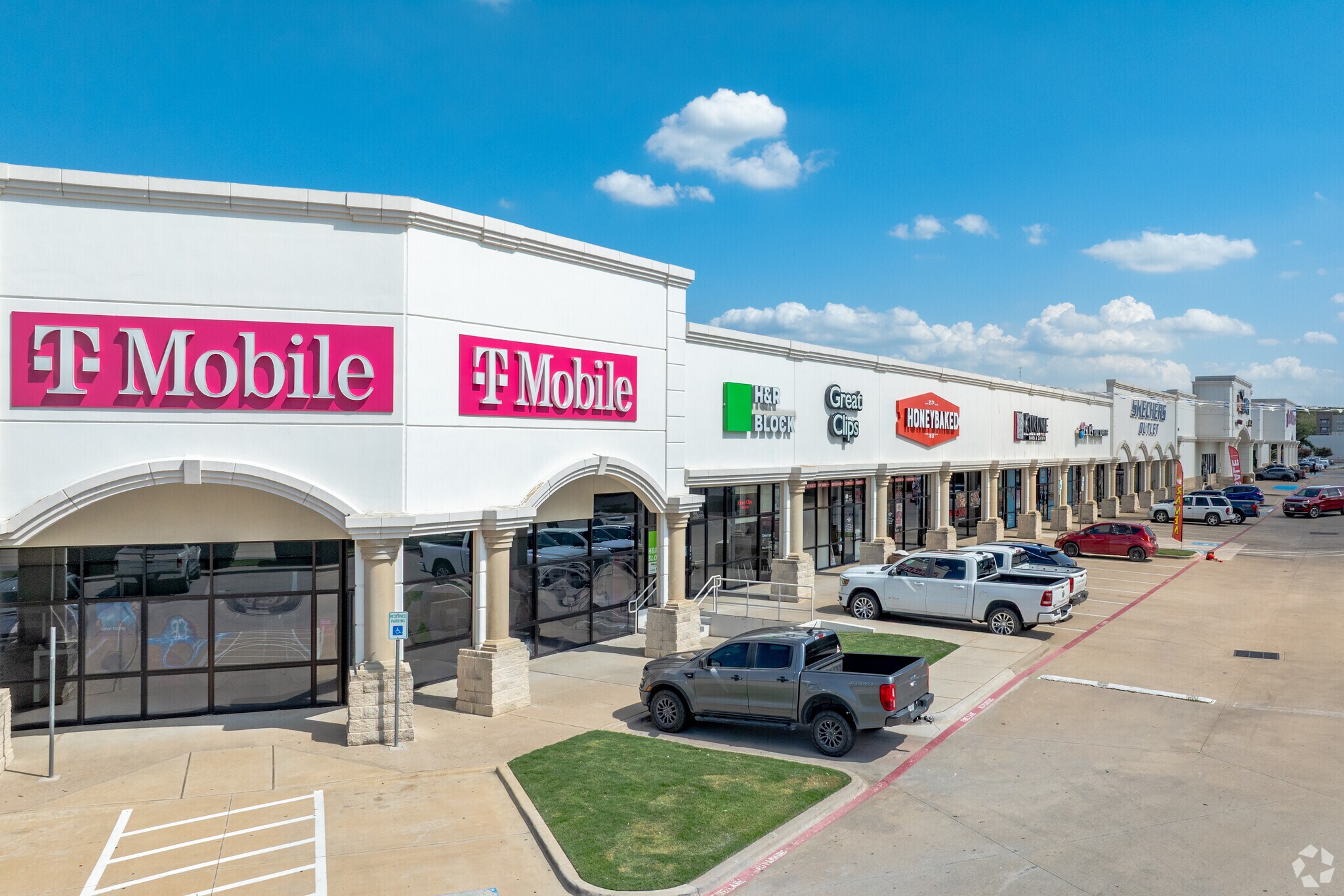 1435-1447 S Loop 288, Denton, TX à louer Photo principale– Image 1 sur 8