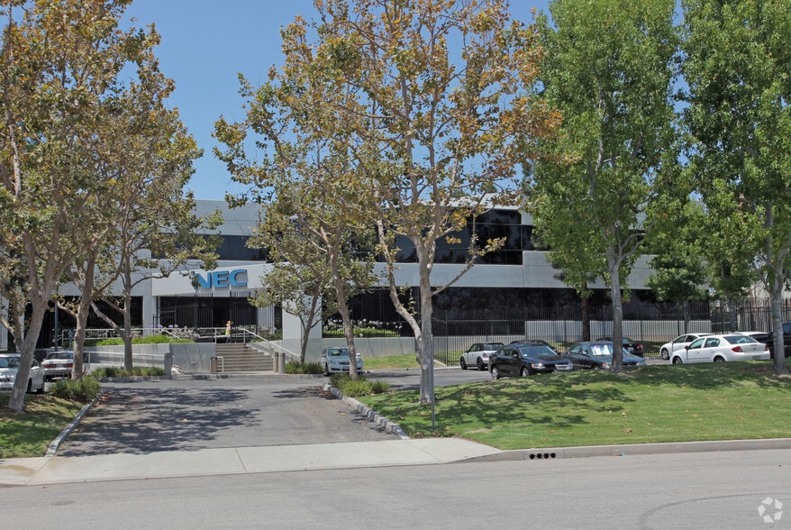 18615 S Ferris Pl, Rancho Dominguez, CA à louer - Photo de l’immeuble – Image 3 sur 4