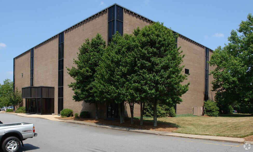 79 Woodfin Pl, Asheville, NC à louer - Photo de l’immeuble – Image 2 sur 3