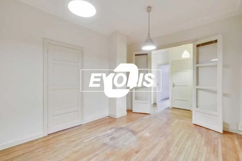 Local commercial dans Paris à louer - Photo de l’immeuble – Image 2 sur 13