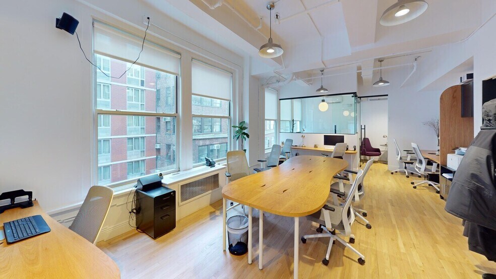 336-342 W 37th St, New York, NY à louer - Photo de l’immeuble – Image 2 sur 7