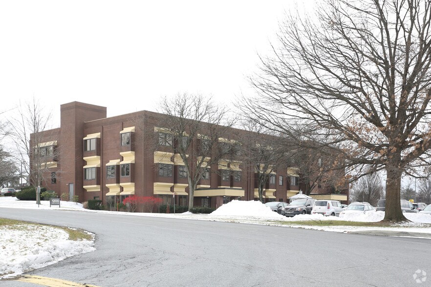 1200 Camp Hill Byp, Camp Hill, PA à louer - Photo de l’immeuble – Image 2 sur 23