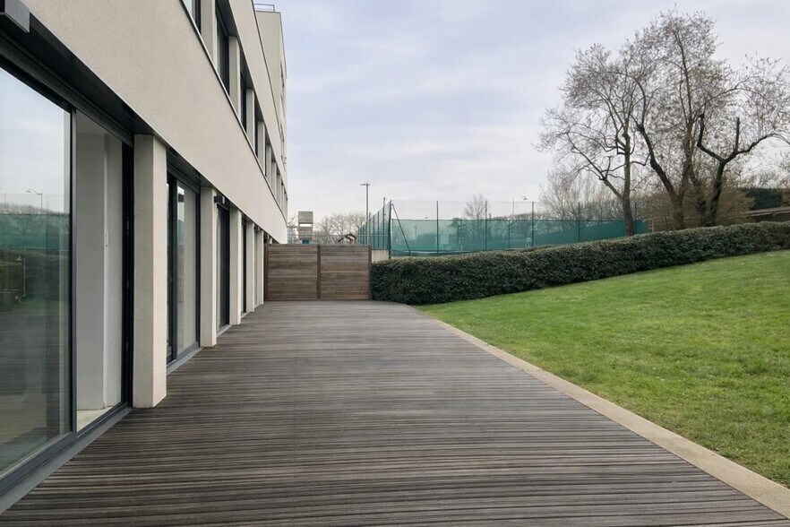 Bureau dans Rueil-Malmaison à louer - Photo de l’immeuble – Image 2 sur 10