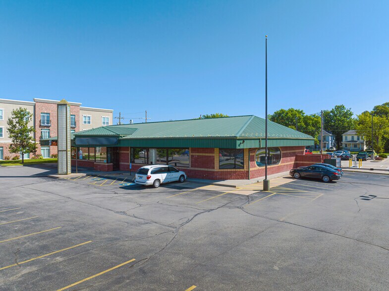 1012-1014 Commercial St, Emporia, KS à louer - Photo de l’immeuble – Image 2 sur 7