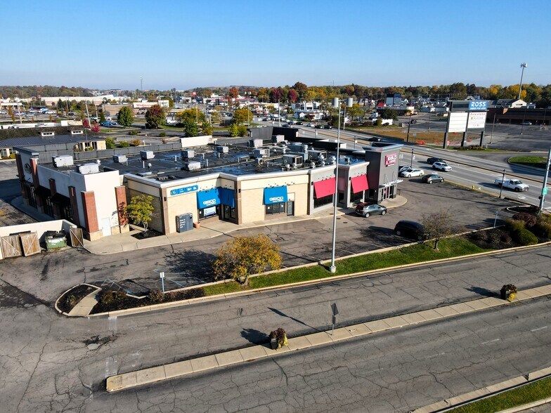 9709-9727 Colerain Ave, Cincinnati, OH à louer - Photo de l’immeuble – Image 3 sur 16