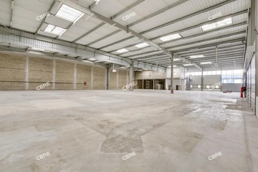 Local d’activités dans Trappes à louer - Photo intérieure – Image 1 sur 12
