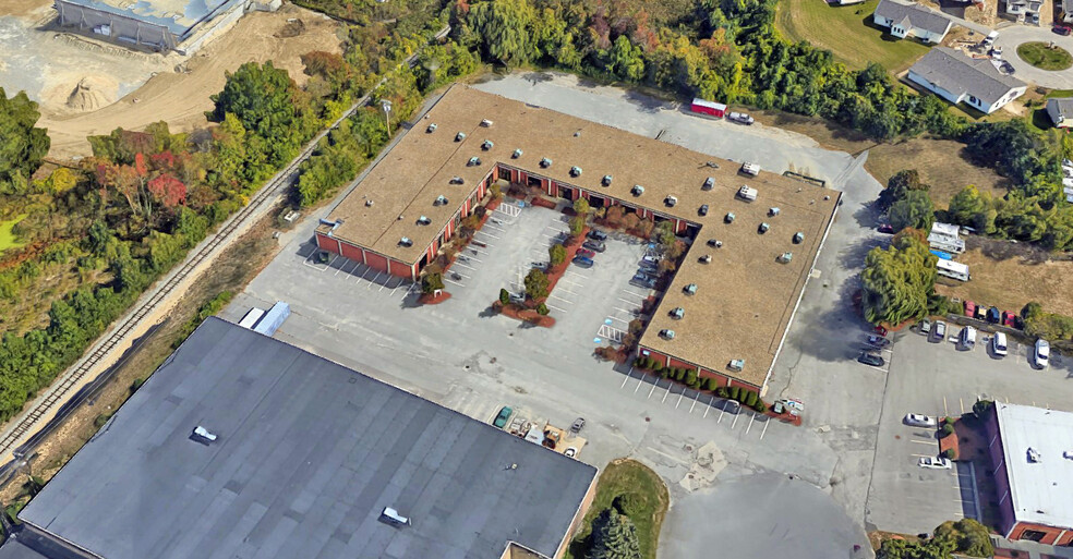 4 Bud Way, Nashua, NH à louer - Photo de l’immeuble – Image 1 sur 4