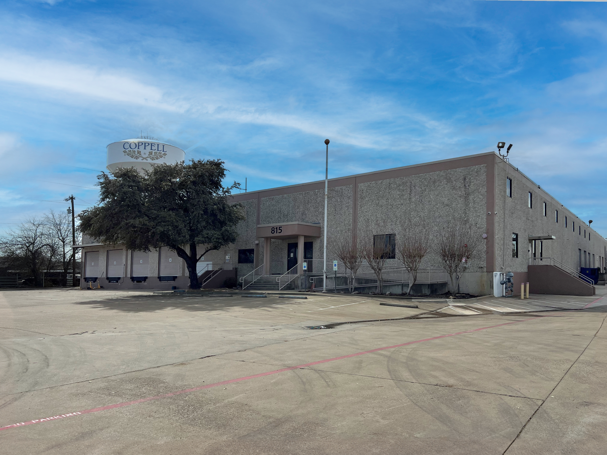 815 S Coppell Rd, Coppell, TX à louer Photo de l’immeuble– Image 1 sur 3