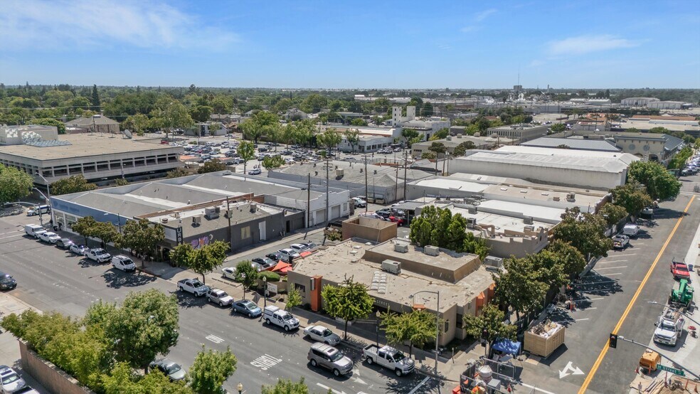 1020 H St, Modesto, CA à vendre - Photo de l’immeuble – Image 2 sur 48