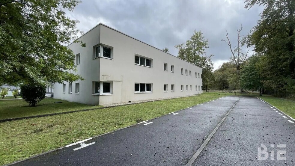 Bureau dans Canéjan à louer - Photo de l’immeuble – Image 3 sur 7