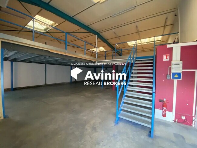 Plus de détails pour Local d'activités à louer