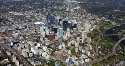 10130 103 St NW, Edmonton, AB - VUE AÉRIENNE  vue de carte