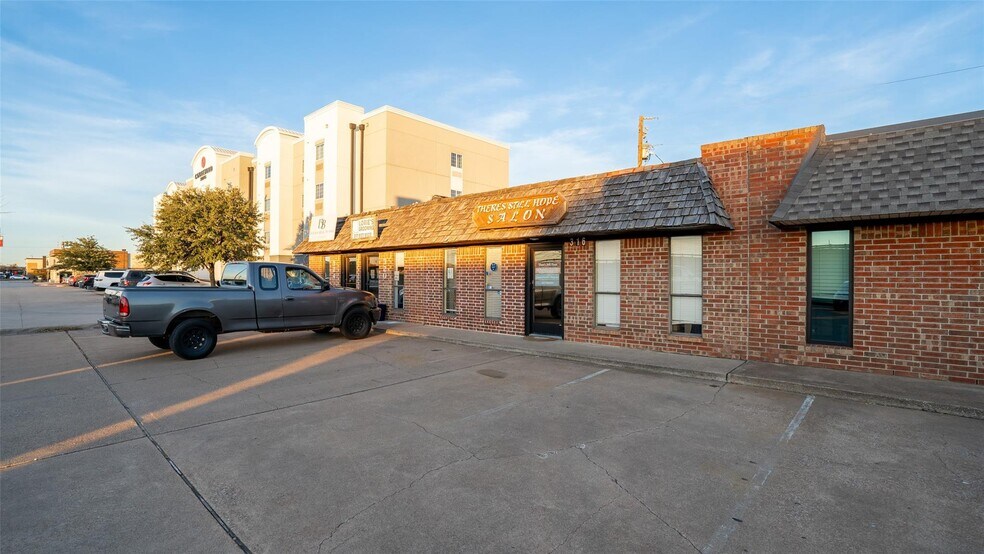 300-324 Jim Wright Fwy, Fort Worth, TX à vendre - Photo de l’immeuble – Image 3 sur 8